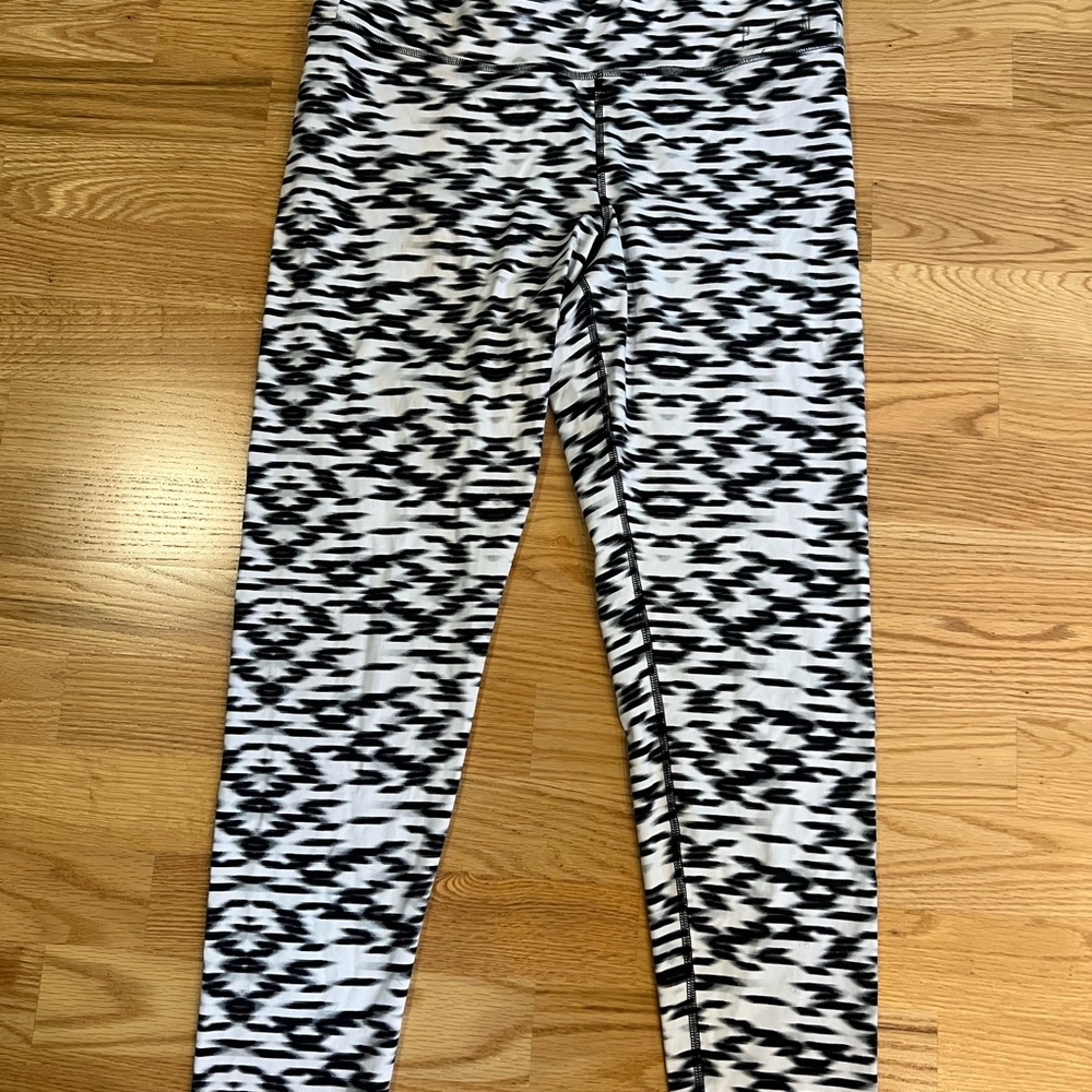 Victoria Secret PINK Black and White Leggings Sz Large